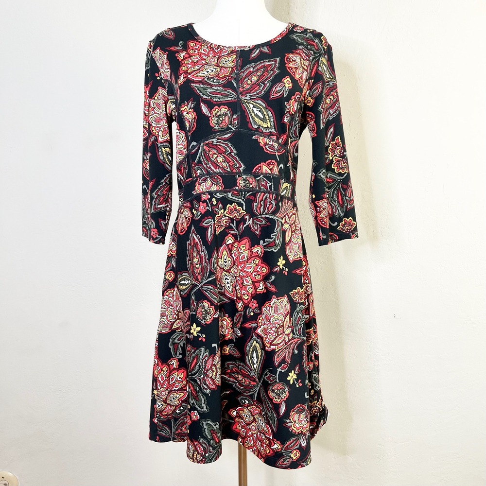Title Nine Dress Floral Fit & Flare Size Medium Black Red 3/4 Sleeve Knee Length